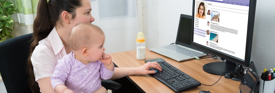 trouver une baby-sitter sur Internet